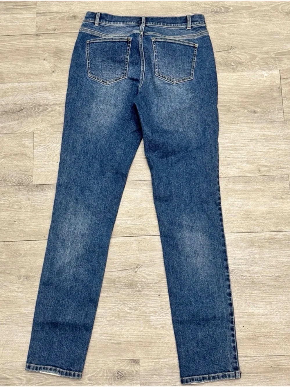 J. McLaughlin Women’s Size 0 Medium Wash Straight Leg Jeans – Classic Fit - Picture 2 of 6